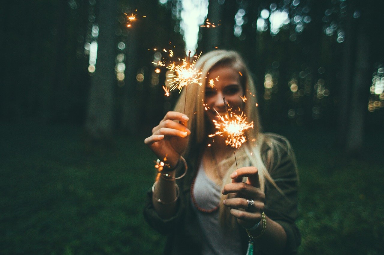 girl, sparklers, fireworks-984155.jpg